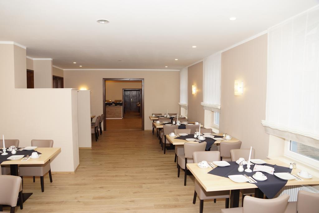 Hotel Deutsches Haus Blomberg  Bagian luar foto