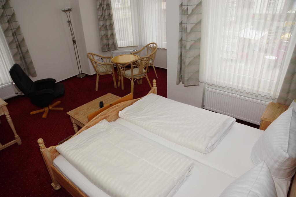 Hotel Deutsches Haus Blomberg  Bagian luar foto