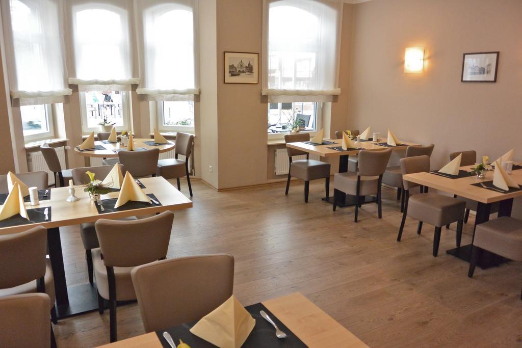 Hotel Deutsches Haus Blomberg  Bagian luar foto