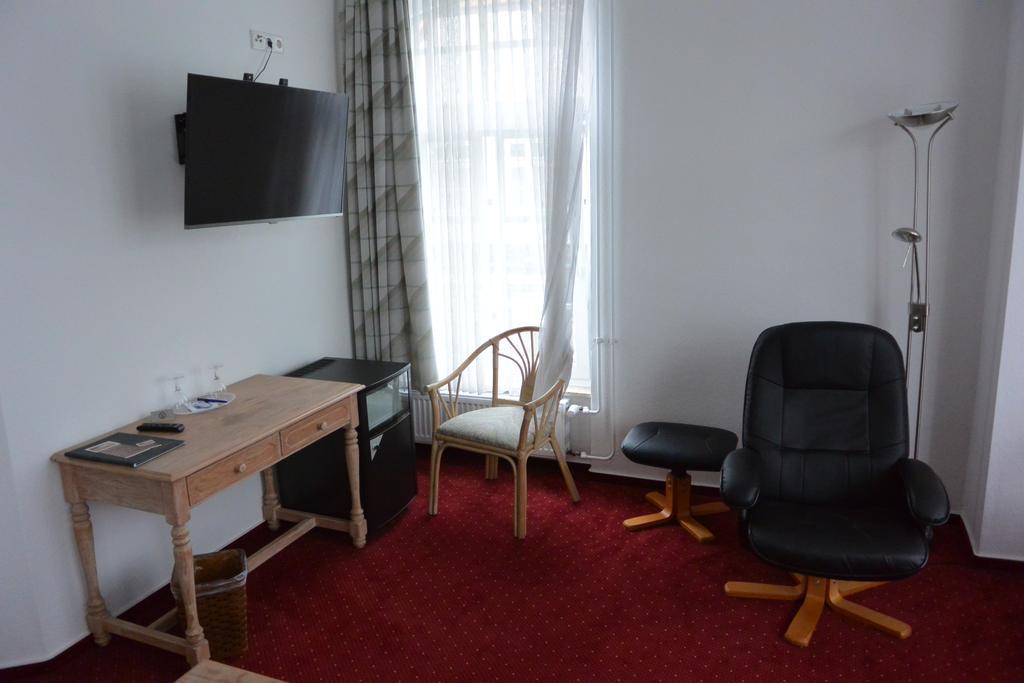 Hotel Deutsches Haus Blomberg  Bagian luar foto