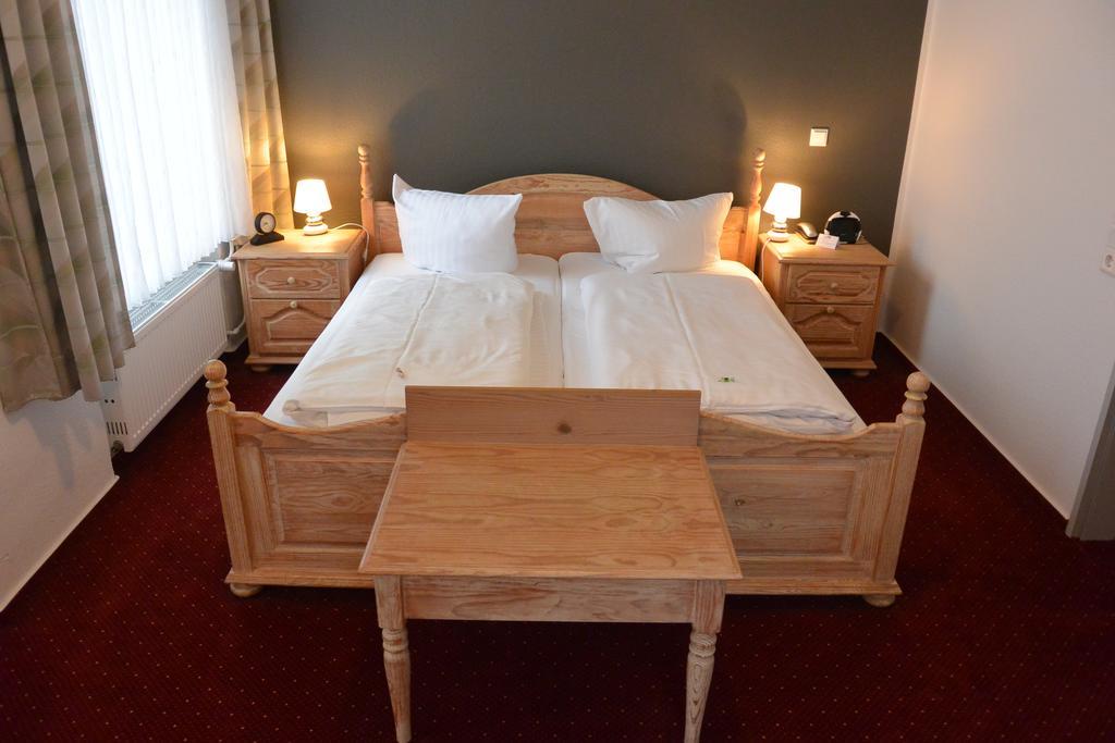 Hotel Deutsches Haus Blomberg  Bagian luar foto